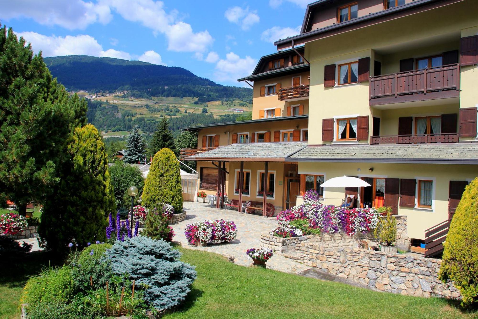 Meuble Sci Sport Hotell Bormio Exteriör bild