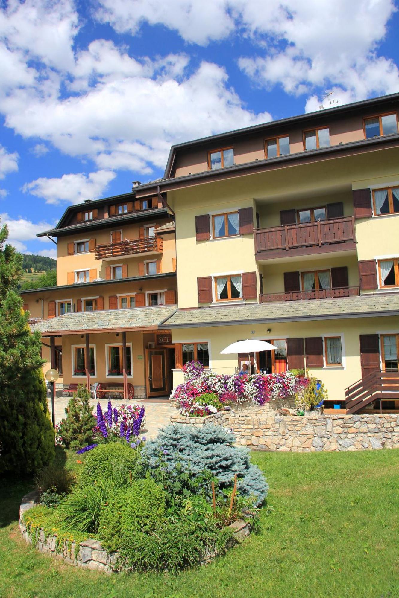 Meuble Sci Sport Hotell Bormio Exteriör bild